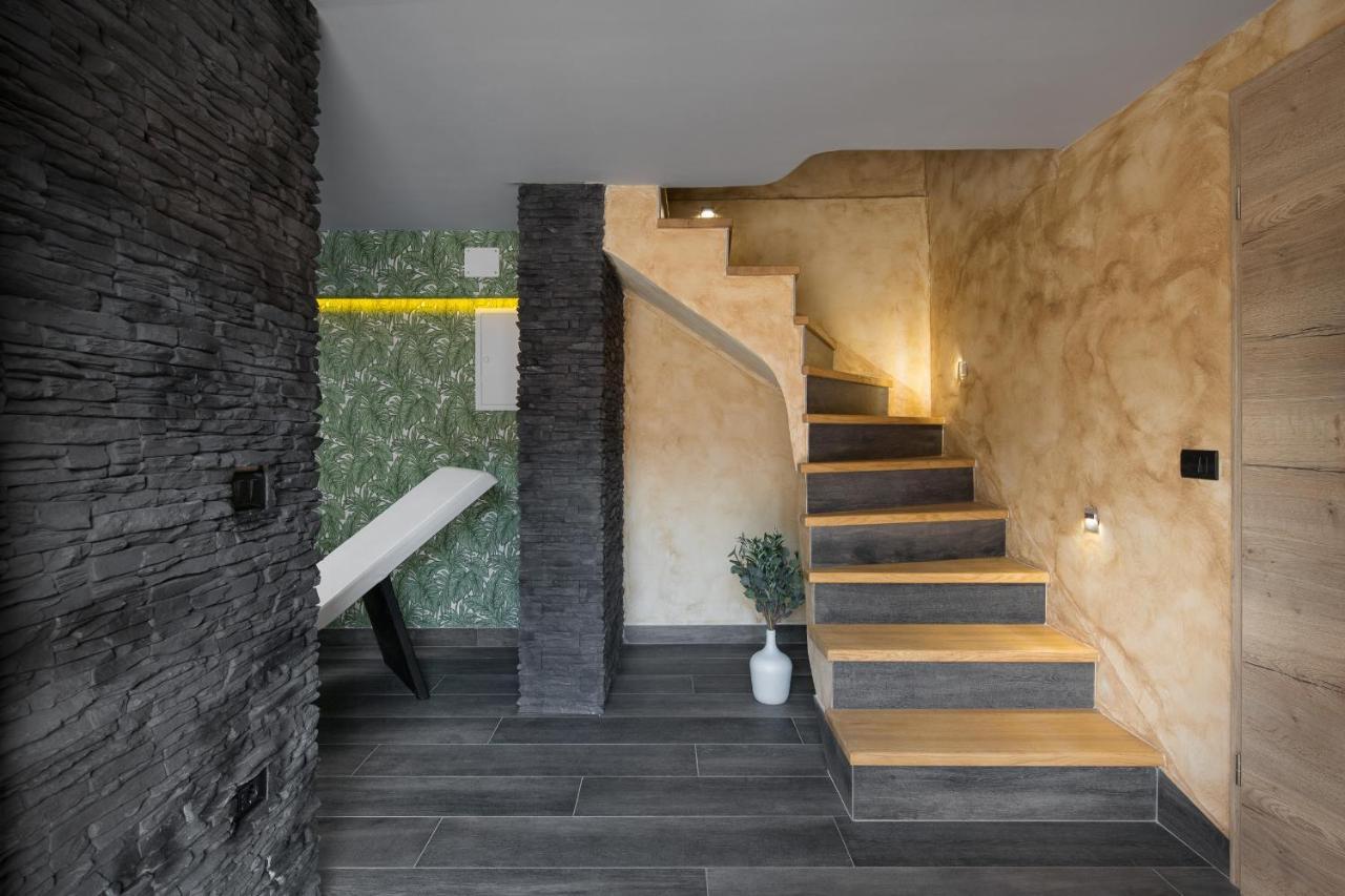 Villa Vesna With Sauna, Hot Tub Potpićan Exteriér fotografie