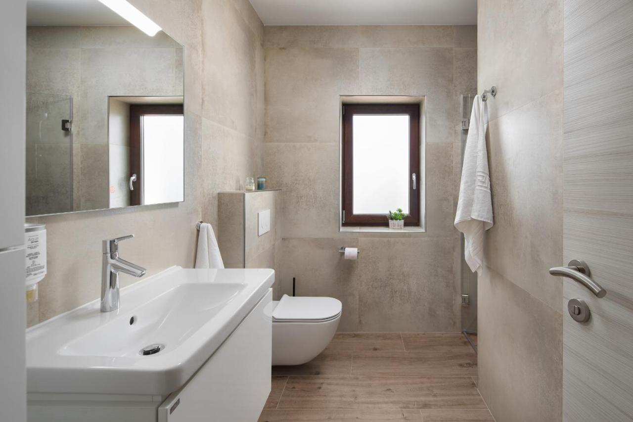Villa Vesna With Sauna, Hot Tub Potpićan Exteriér fotografie