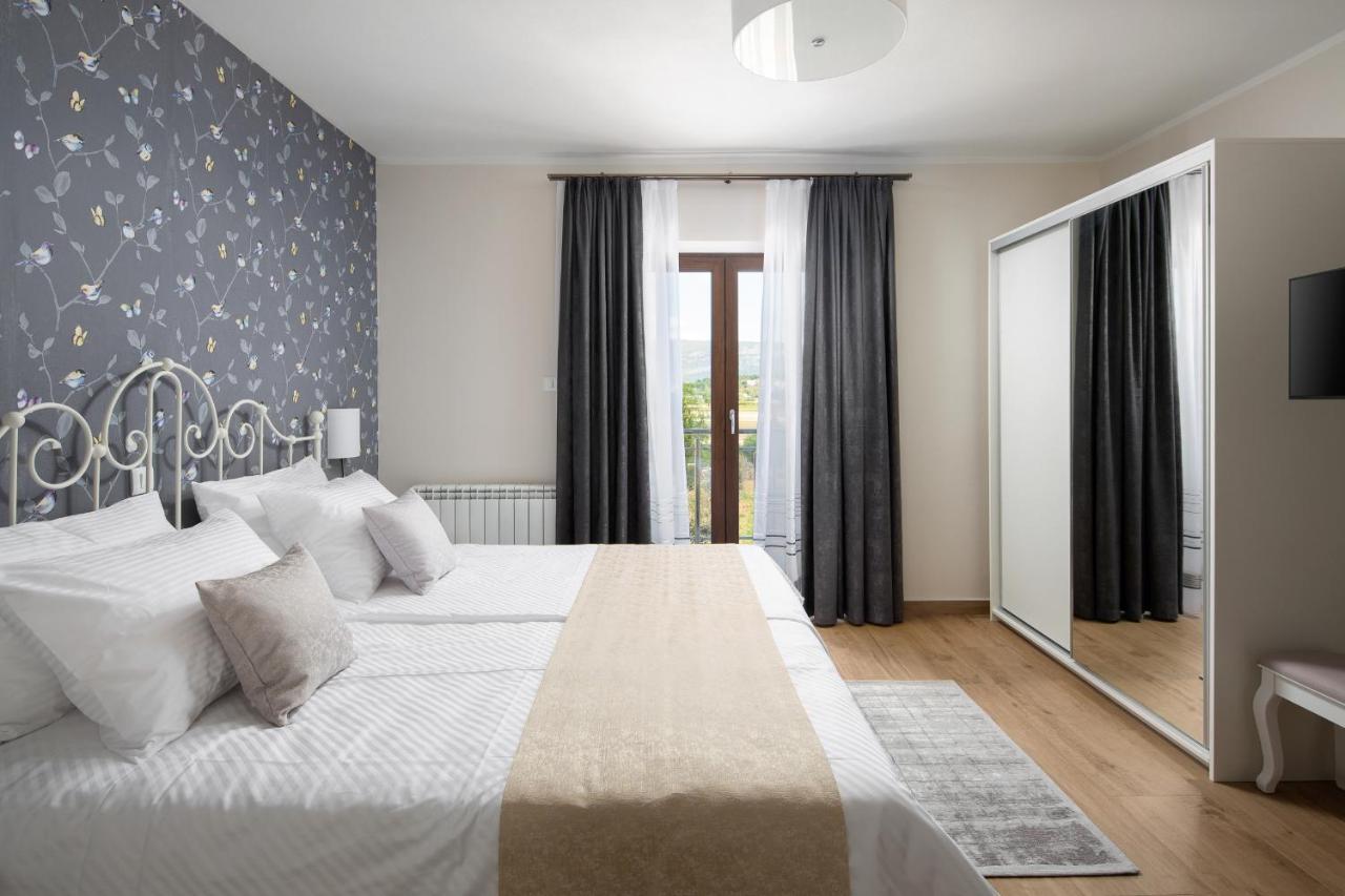 Villa Vesna With Sauna, Hot Tub Potpićan Exteriér fotografie