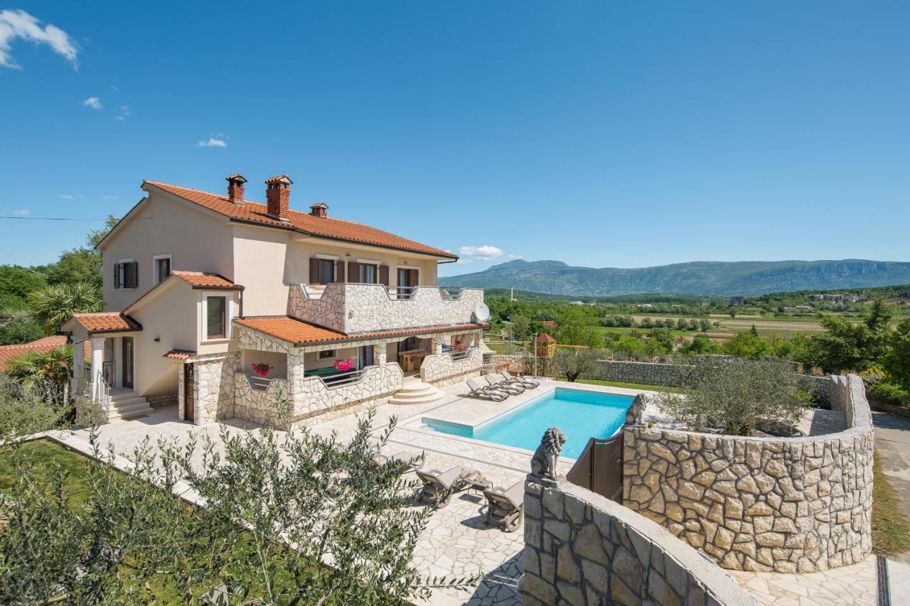 Villa Vesna With Sauna, Hot Tub Potpićan Exteriér fotografie