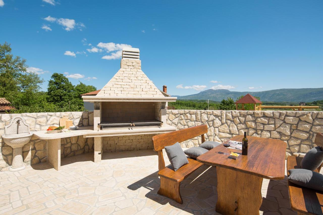Villa Vesna With Sauna, Hot Tub Potpićan Exteriér fotografie